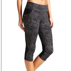ATHLETA | Black White Dot Print Maze Be Free Knicker Capri Leggings, Size L